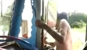 india truck driver crazy stunt