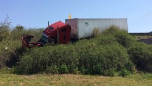 Truck-off-I-95-by-Beaver-St_florida_down_embankment